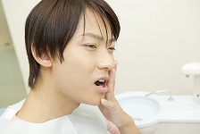 日本人の８割が歯周病。自覚症状がなく進行します